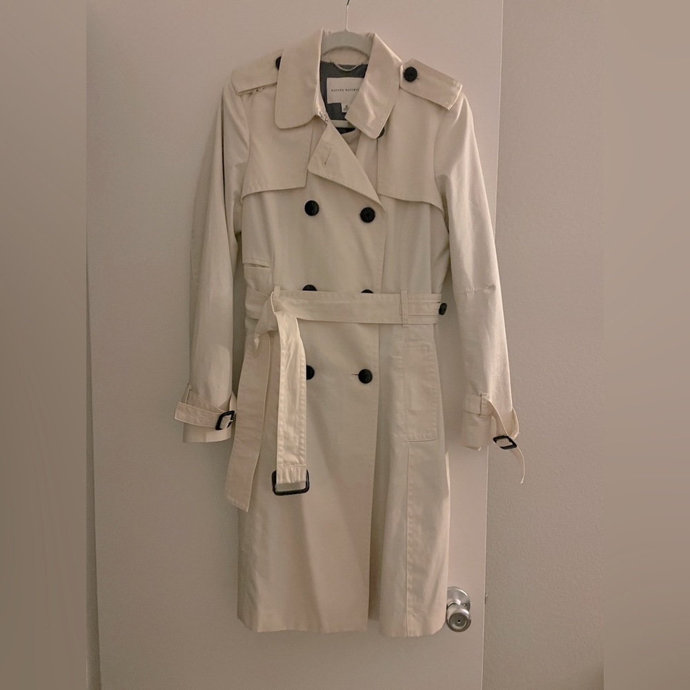 GUC Banana Republic ivory trench
